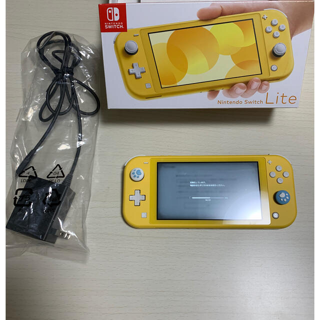 Nintendo Switch(ニンテンドースイッチ)のNintendo Switch Lite イエロー　あつ森セット エンタメ/ホビーのゲームソフト/ゲーム機本体(家庭用ゲーム機本体)の商品写真