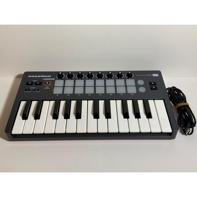 NOVATION LAUNCHKEY MINI MIDIキーボード（中古品） 楽器のDTM/DAW(MIDIコントローラー)の商品写真