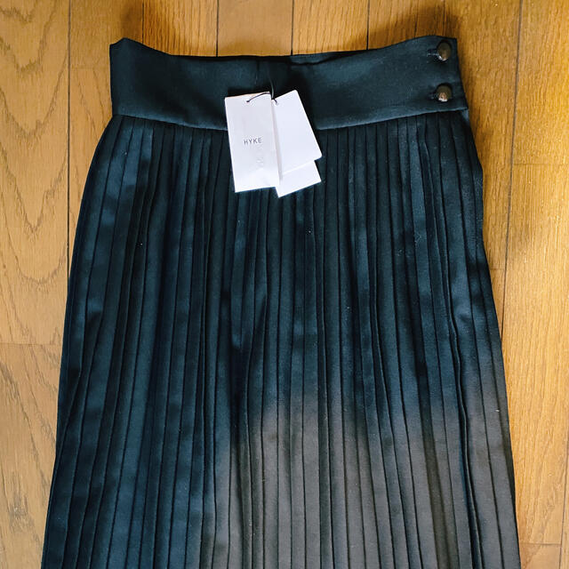 HYKE(ハイク)のHYKE 新品タグ付きプリーツスカート レディースのスカート(ひざ丈スカート)の商品写真