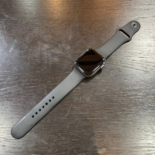 Apple(アップル)のApple Watch 4 44mm アルミ スペースグレイGPS＋セルラー メンズの時計(腕時計(デジタル))の商品写真