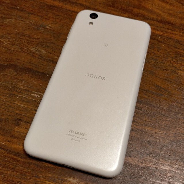 シャープ AQUOS sense lite SH-M05 ホワイト SIMフリー 3