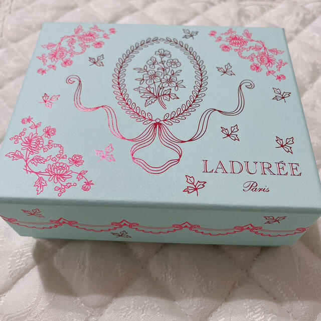 LADUREE(ラデュレ)の♡LADUREEの空箱♡ インテリア/住まい/日用品のインテリア小物(小物入れ)の商品写真