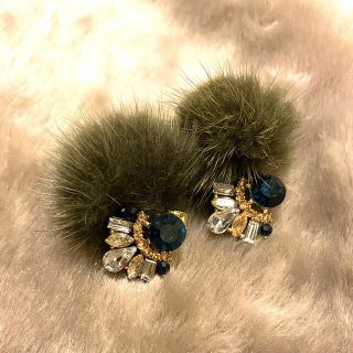 ジャスグリッティー(JUSGLITTY)の新品3800円♡華やか♡ミンクファーピアス(ピアス)