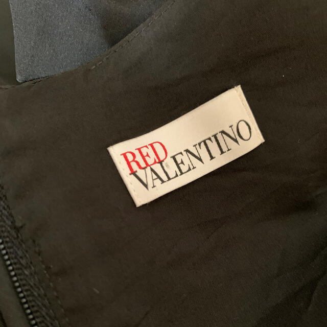 RED VALENTINO(レッドヴァレンティノ)の肩リボンブラックドレス/ RED VALENTINO / レッドヴァレンチノ レディースのワンピース(ひざ丈ワンピース)の商品写真