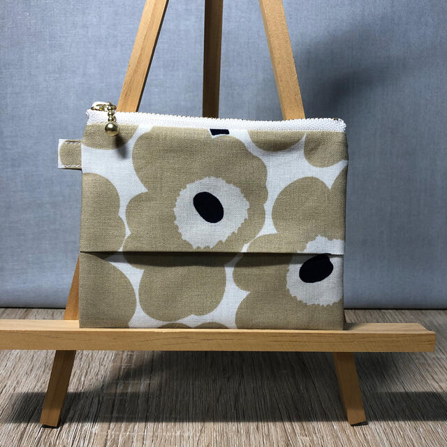 marimekko(マリメッコ)のマリメッコ  ティッシュケース付きポーチ　ハンドメイド ハンドメイドのファッション小物(ポーチ)の商品写真