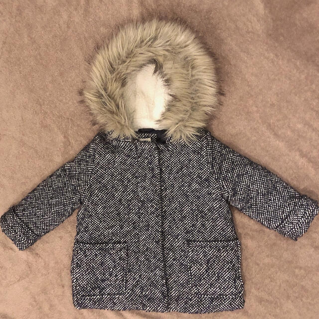 babyGAP(ベビーギャップ)のGAP baby  ツイード　ファー　コート　90サイズ キッズ/ベビー/マタニティのキッズ服女の子用(90cm~)(コート)の商品写真