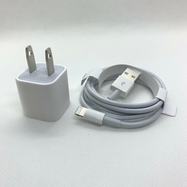 Apple(アップル)のApple純正 Lightningケーブル&充電アダプター スマホ/家電/カメラのスマートフォン/携帯電話(バッテリー/充電器)の商品写真