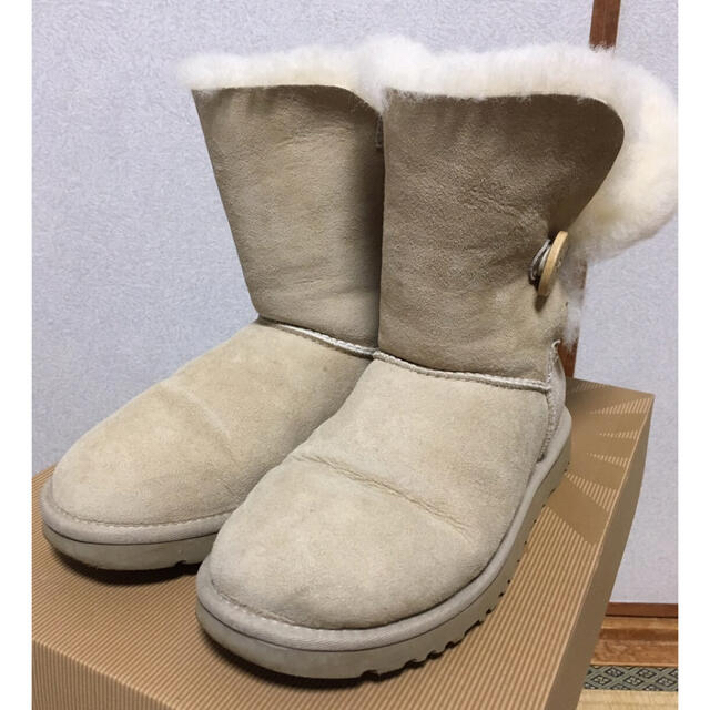 【送料込み】UGG ベイリーボタン ムートンブーツ