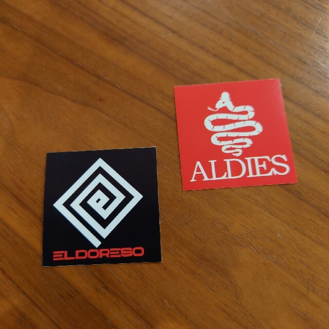 aldies(アールディーズ)のエルドレッソ　ステッカー スポーツ/アウトドアのランニング(ウェア)の商品写真