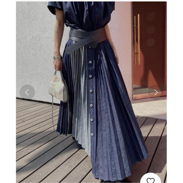 Ameri VINTAGE(アメリヴィンテージ)の✨新品✨ameriデニムプリーツスカート レディースのスカート(ロングスカート)の商品写真