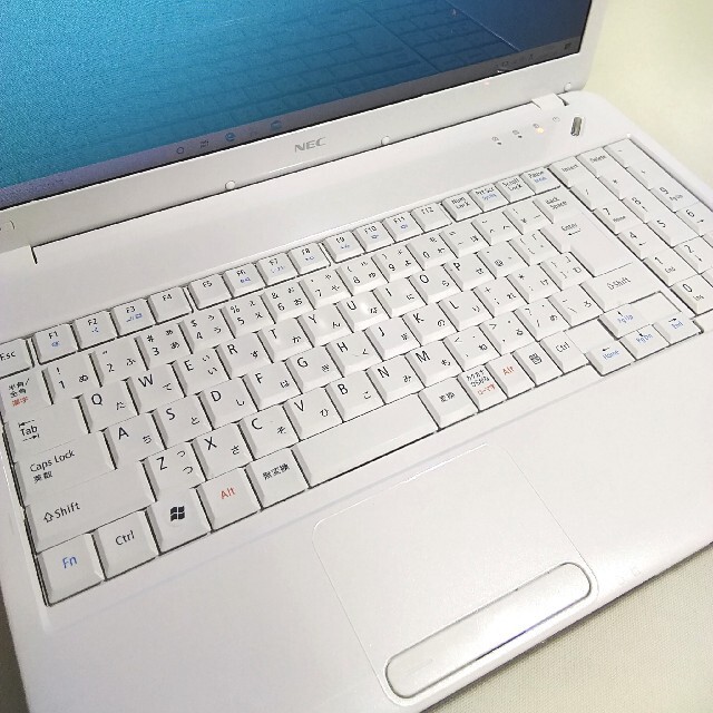 NEC ノートパソコン/ホワイト色 Win10 DVDマルチ SSD搭載 - ノートPC