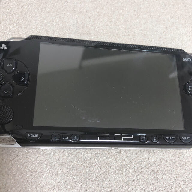 PlayStation Portable(プレイステーションポータブル)のPSP本体 ワンピースソフト付き エンタメ/ホビーのゲームソフト/ゲーム機本体(携帯用ゲーム機本体)の商品写真