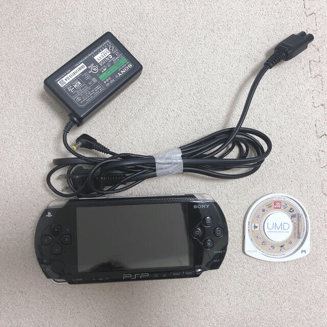 PlayStation Portable(プレイステーションポータブル)のPSP本体 ワンピースソフト付き エンタメ/ホビーのゲームソフト/ゲーム機本体(携帯用ゲーム機本体)の商品写真