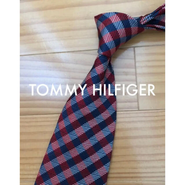 TOMMY HILFIGER(トミーヒルフィガー)の美品　トミーヒルフィガー　ネイビー×レッドチェック メンズのファッション小物(ネクタイ)の商品写真