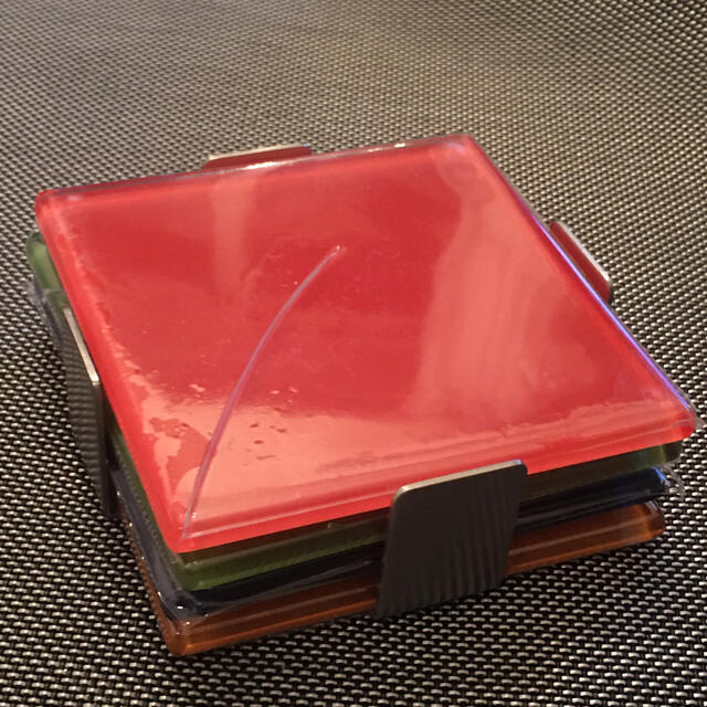 MOMA(モマ)のMoMA GLASS TILE COASTERS ガラスコースター（4枚セット） インテリア/住まい/日用品のキッチン/食器(テーブル用品)の商品写真