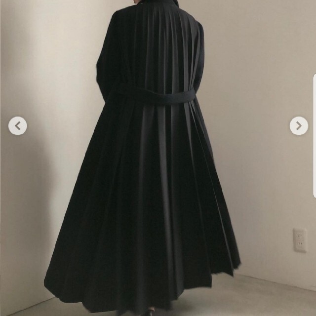 UNDRESSED BACK PLEATS COAT