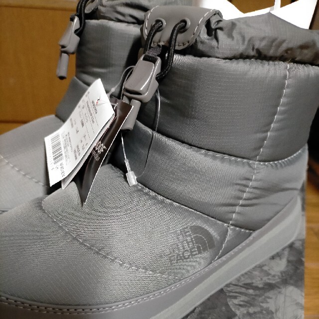 THE NORTH FACE(ザノースフェイス)のノースフェイス NUPTSE BOOTIE WP VI SHORT・グレー・23 レディースの靴/シューズ(ブーツ)の商品写真