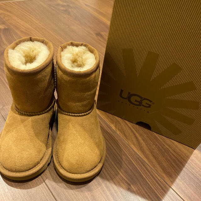 UGGキッズムートン