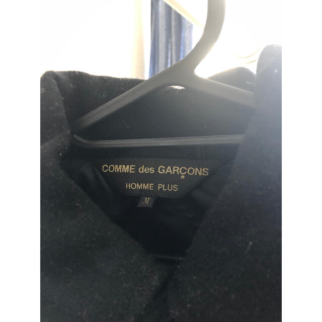 COMME des GARCONS HOMME PLUS(コムデギャルソンオムプリュス)のコムデギャルソンオムプリュス　ブラックコート レディースのジャケット/アウター(チェスターコート)の商品写真