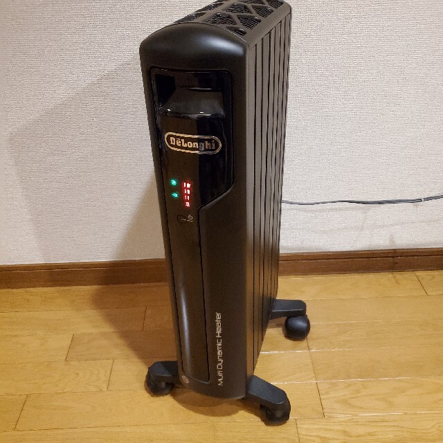 DeLonghi(デロンギ)のデロンギ　DeLongi　マルチダイナミックヒーター　MDH09　ブラック　黒 スマホ/家電/カメラの冷暖房/空調(オイルヒーター)の商品写真