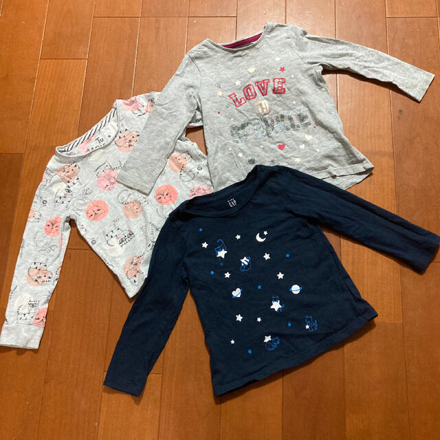 babyGAP(ベビーギャップ)の海外ブランド　女の子 長袖　ロンT カットソー　トップス　3枚セット　84-95 キッズ/ベビー/マタニティのベビー服(~85cm)(Ｔシャツ)の商品写真