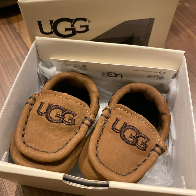 UGG(アグ)のUGG ベビーシューズ キッズ/ベビー/マタニティのベビー靴/シューズ(~14cm)(ブーツ)の商品写真