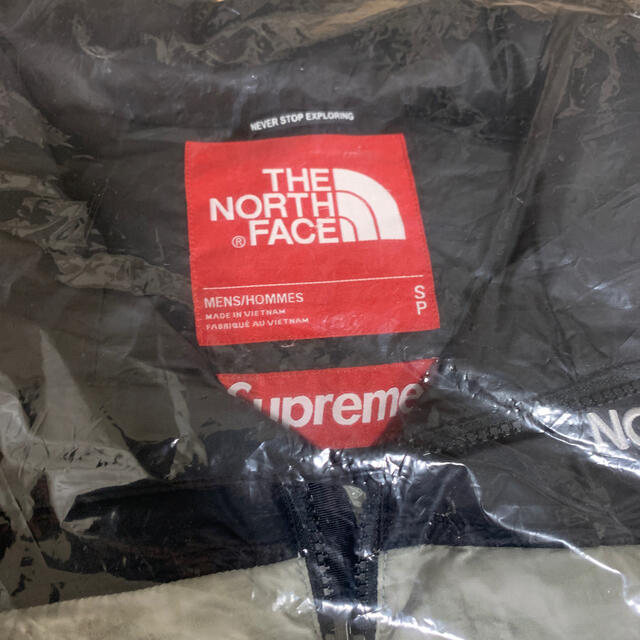 Supreme(シュプリーム)のsupreme 紙ヌプシ　新品　S the north face  メンズのジャケット/アウター(ダウンジャケット)の商品写真