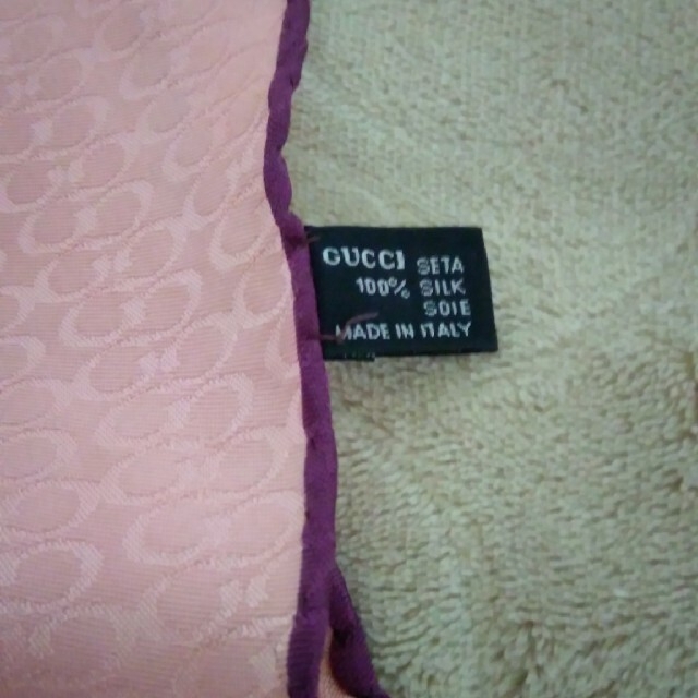 Gucci(グッチ)のグッチスカーフ     ラブ×ラブラドール様専用です。 レディースのファッション小物(バンダナ/スカーフ)の商品写真