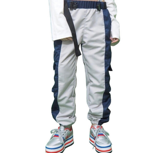 OFF-WHITE(オフホワイト)のXU Tokyo ベルト付きジョガーパンツ最終価格 メンズのパンツ(ワークパンツ/カーゴパンツ)の商品写真