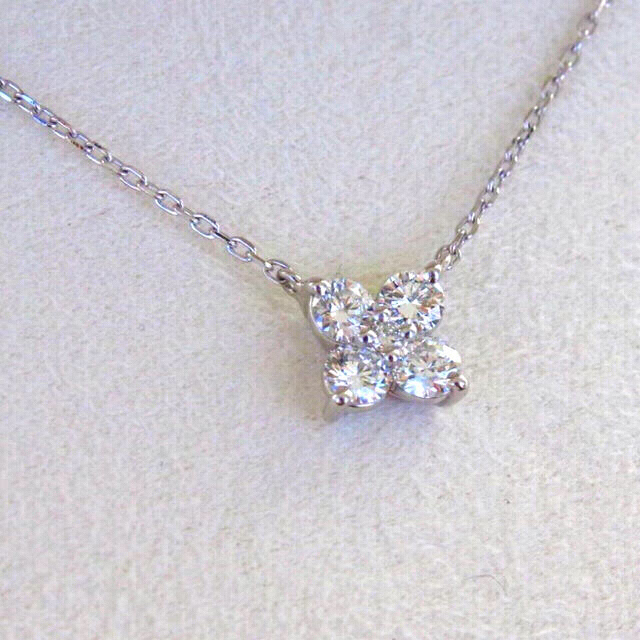 Vendome Aoyama(ヴァンドームアオヤマ)の＜期間限定お値下げ＞ヴァンドーム青山　カローラネックレス  0.41ct PT レディースのアクセサリー(ネックレス)の商品写真