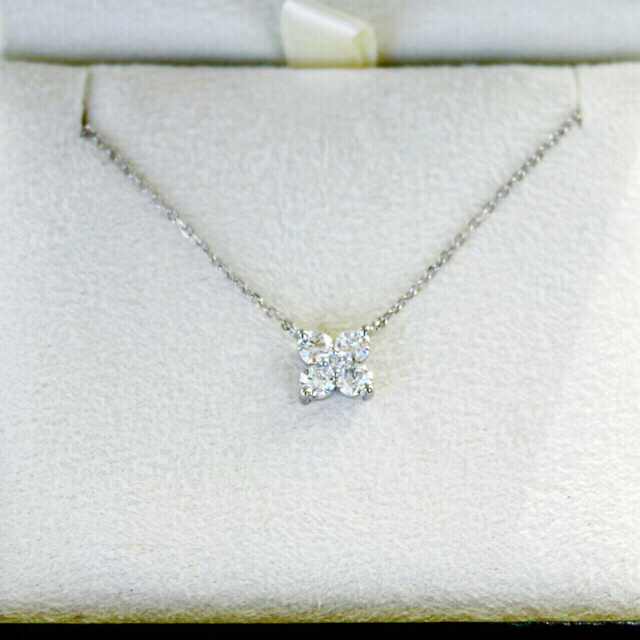 Vendome Aoyama(ヴァンドームアオヤマ)の＜期間限定お値下げ＞ヴァンドーム青山　カローラネックレス  0.41ct PT レディースのアクセサリー(ネックレス)の商品写真