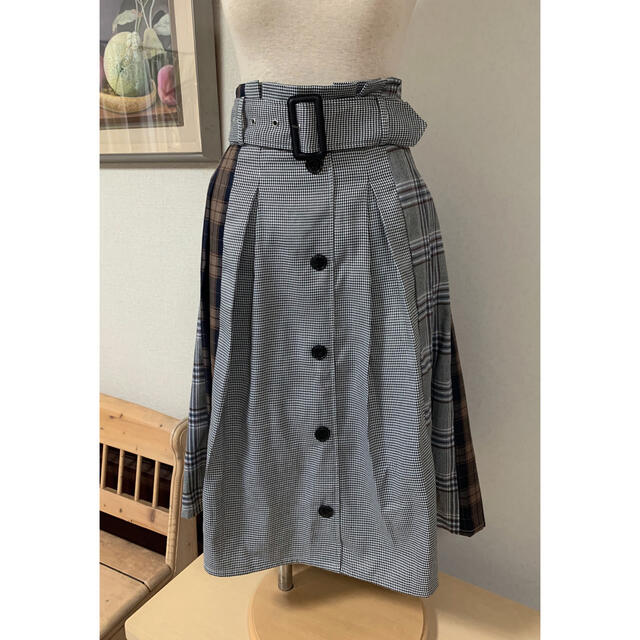 CECIL McBEE(セシルマクビー)のブロッキングチェックスカート レディースのスカート(ひざ丈スカート)の商品写真