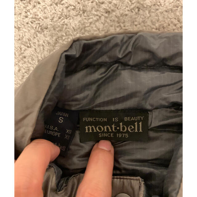 mont bell(モンベル)のモンベル ダウンベスト mont-bell シルバーグレー Sサイズ メンズのジャケット/アウター(ダウンベスト)の商品写真