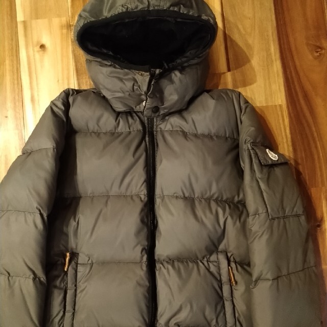 MONCLER バジーレ