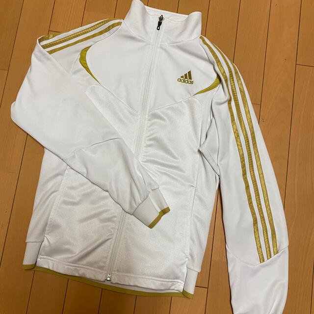 adidas(アディダス)のadidas アディダス ジャージ　白　ゴールドライン メンズのトップス(ジャージ)の商品写真