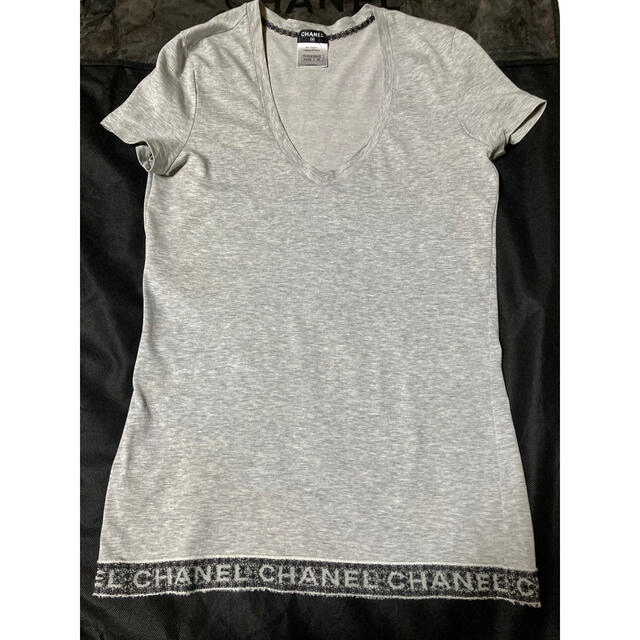 CHANEL(シャネル)の値下げ❤️シャネル❤️チュールロゴのカットソー❤️40未着用 レディースのトップス(Tシャツ(半袖/袖なし))の商品写真