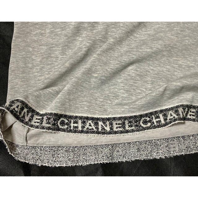 CHANEL(シャネル)の値下げ❤️シャネル❤️チュールロゴのカットソー❤️40未着用 レディースのトップス(Tシャツ(半袖/袖なし))の商品写真