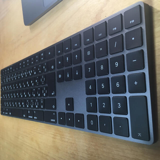 Apple(アップル)のApple magic keyboard マジックキーボード　スペースグレイ スマホ/家電/カメラのPC/タブレット(PC周辺機器)の商品写真