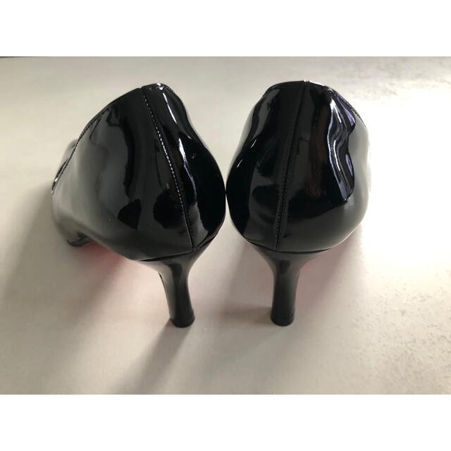 新品　ポインテッドトゥエナメルパンプス 黒37(ソール:レッド) レディースの靴/シューズ(ハイヒール/パンプス)の商品写真