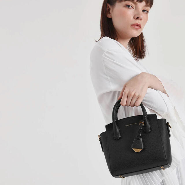 Charles and Keith(チャールズアンドキース)のチャールズ&キース レディースのバッグ(ショルダーバッグ)の商品写真