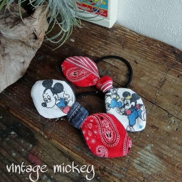 【ゆうぴー様】vintage mickey ×ヘアゴム 2個セット① ハンドメイドのアクセサリー(ヘアアクセサリー)の商品写真