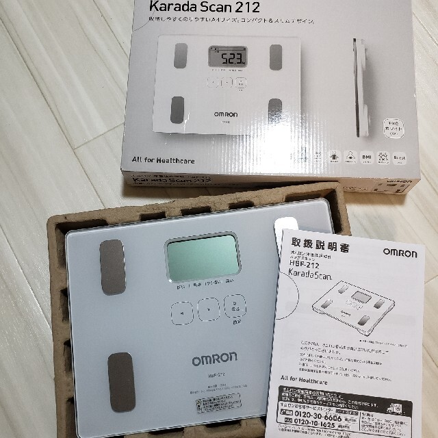 OMRON(オムロン)のOMROM体重体組成計HBF-212 スマホ/家電/カメラの美容/健康(体重計/体脂肪計)の商品写真