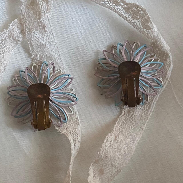 Lochie(ロキエ)のflower vintage earrings レディースのアクセサリー(イヤリング)の商品写真