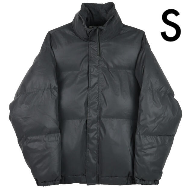 FEAR OF GOD(フィアオブゴッド)の新作 Sサイズ FOG  Essentials Puffer Jacket 黒 メンズのジャケット/アウター(ダウンジャケット)の商品写真