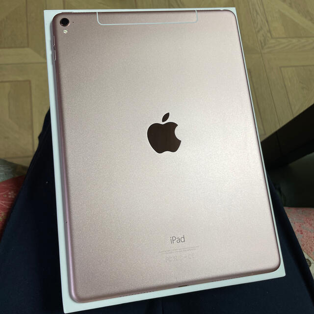 Apple(アップル)のiPad Pro 32GB 9.7インチ　SIMフリー スマホ/家電/カメラのPC/タブレット(タブレット)の商品写真