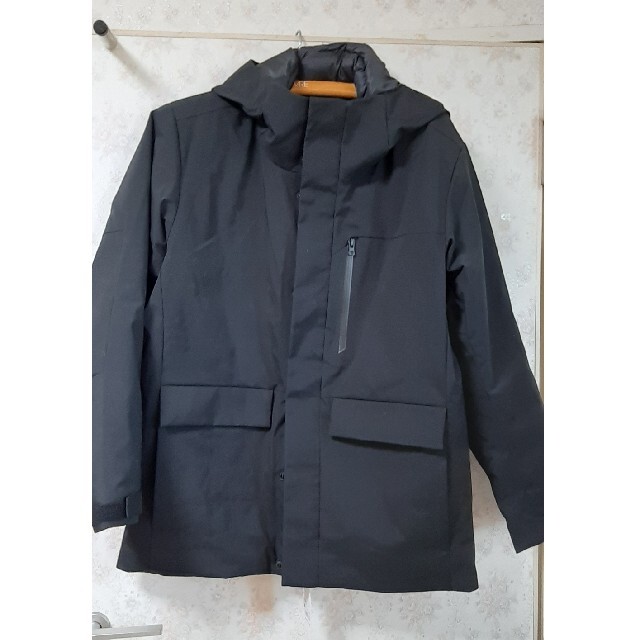 UNIQLO(ユニクロ)のユニクロ ハイブリッドダウンパーカ 黒  メンズのジャケット/アウター(マウンテンパーカー)の商品写真