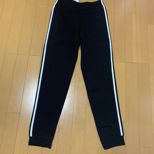 adidas(アディダス)の新品　adidas 裏起毛　スウェット　パンツ　150cm  キッズ/ベビー/マタニティのキッズ服女の子用(90cm~)(パンツ/スパッツ)の商品写真