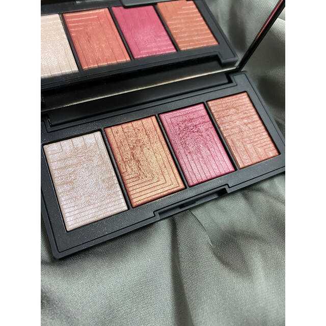 NARS(ナーズ)のナーズ　チーク　デュアルインテンシティーチークパレット コスメ/美容のベースメイク/化粧品(チーク)の商品写真