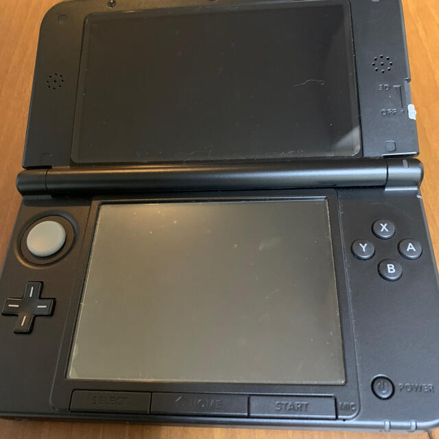 任天堂(ニンテンドウ)のNintendo3ds LLブラック×シルバー エンタメ/ホビーのゲームソフト/ゲーム機本体(携帯用ゲーム機本体)の商品写真