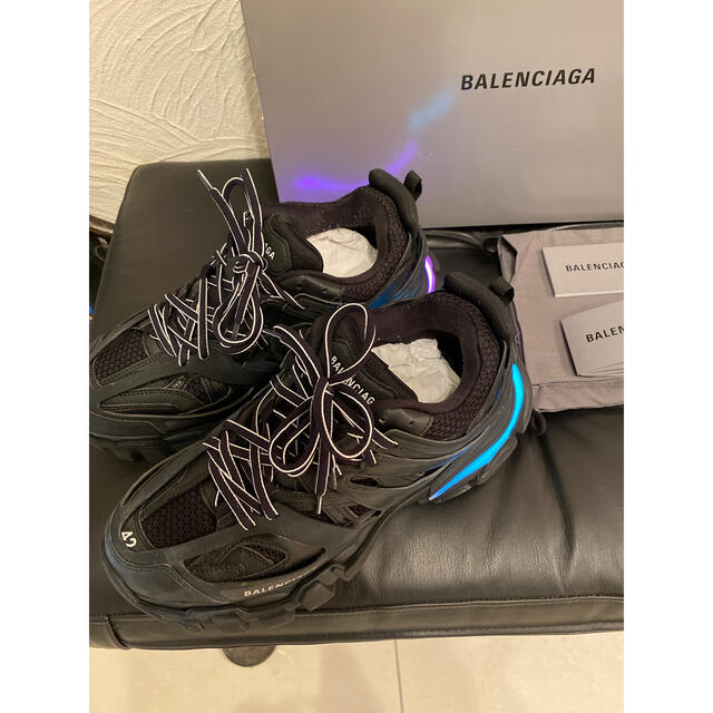 Balenciaga(バレンシアガ)のBALENCIAGA トラックLED 42 トリプルS メンズの靴/シューズ(スニーカー)の商品写真